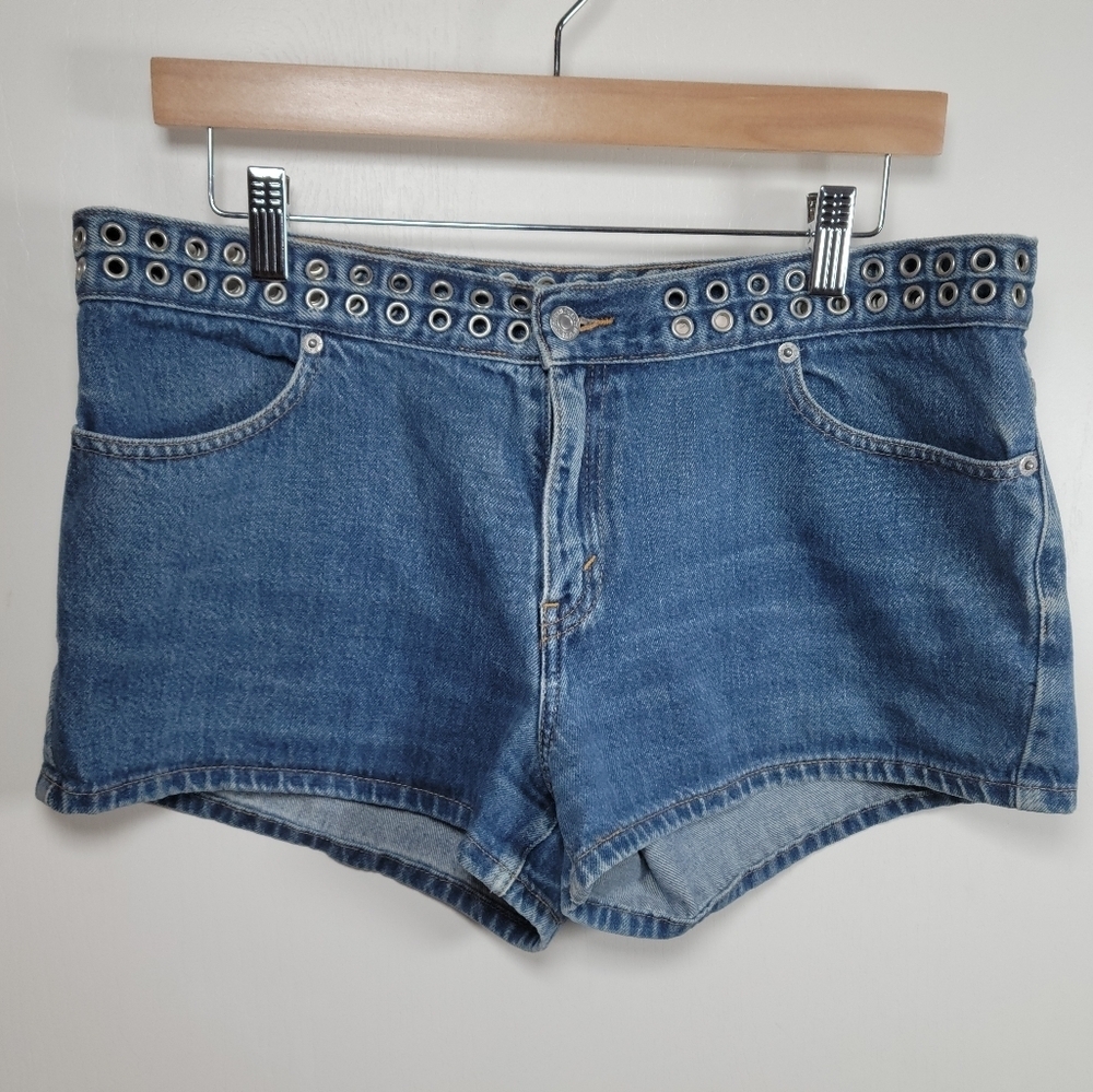 Levi's Y2K Vintage High-Waisted Denim 100% Cotton Shorts – Size 13